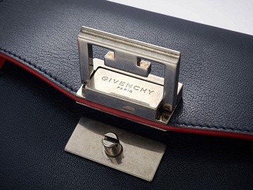Clasp open