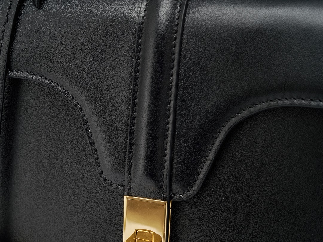 CELINE 16 T-Shaped Flap Detail