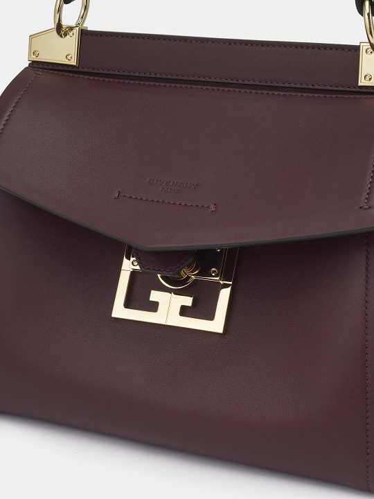 Mystic Bag clasp closed