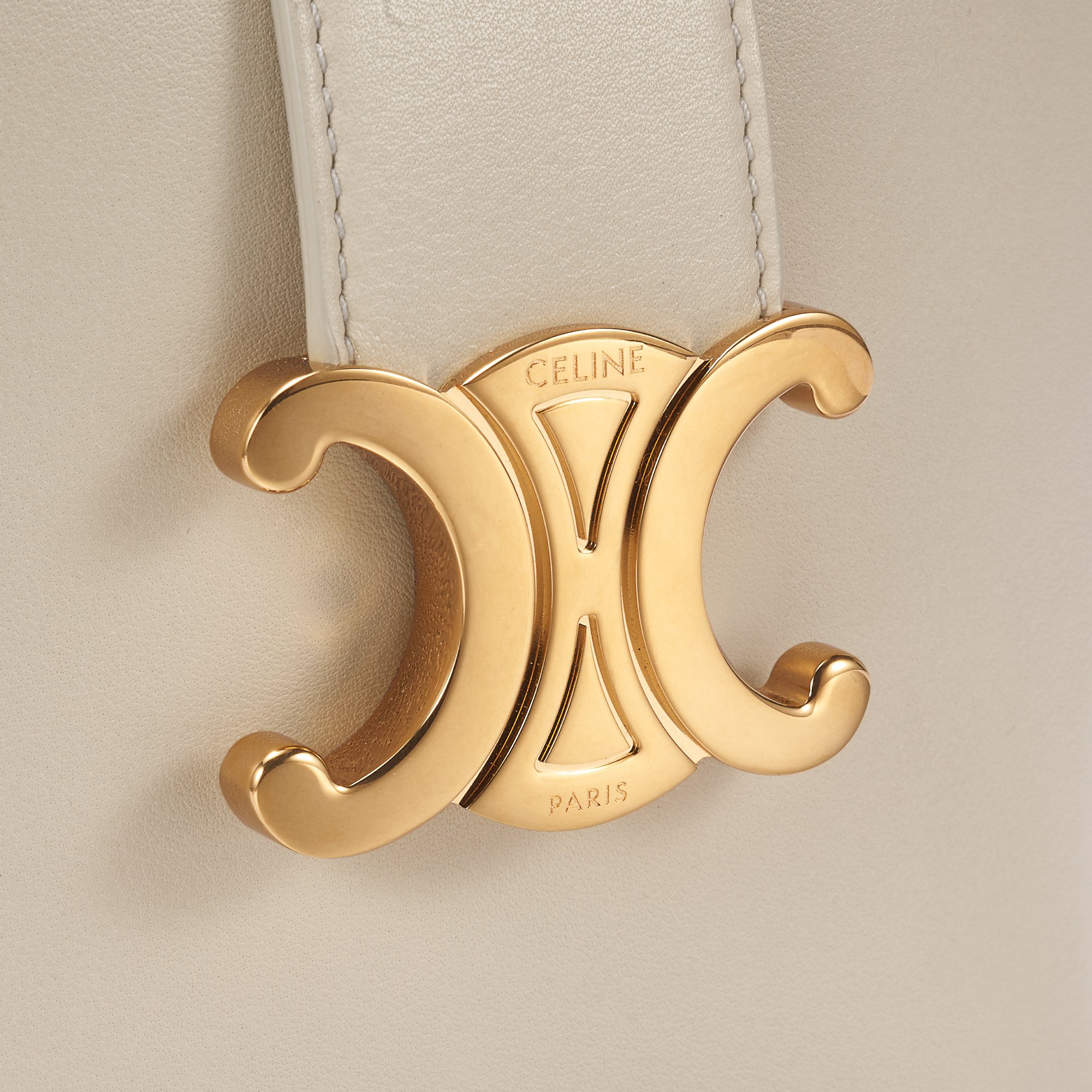 Triomphe clasp close-up