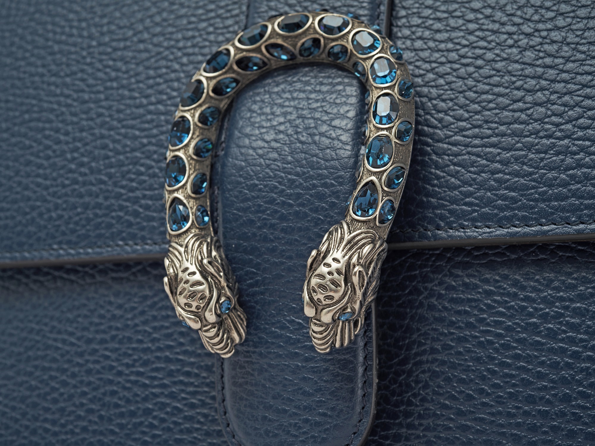 Tiger head clasp detail