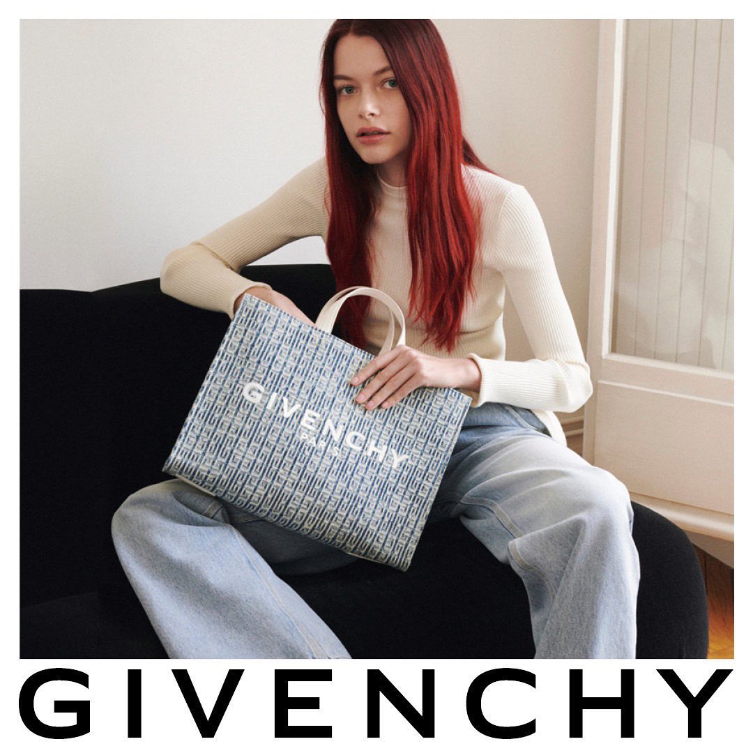 Givenchy 4G Pattern Detail