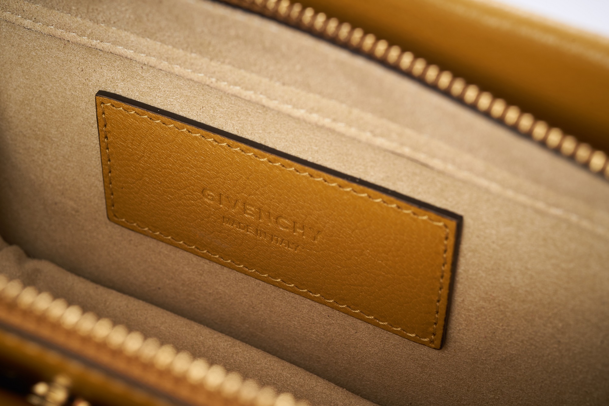 Givenchy Cross3 Interior Detail