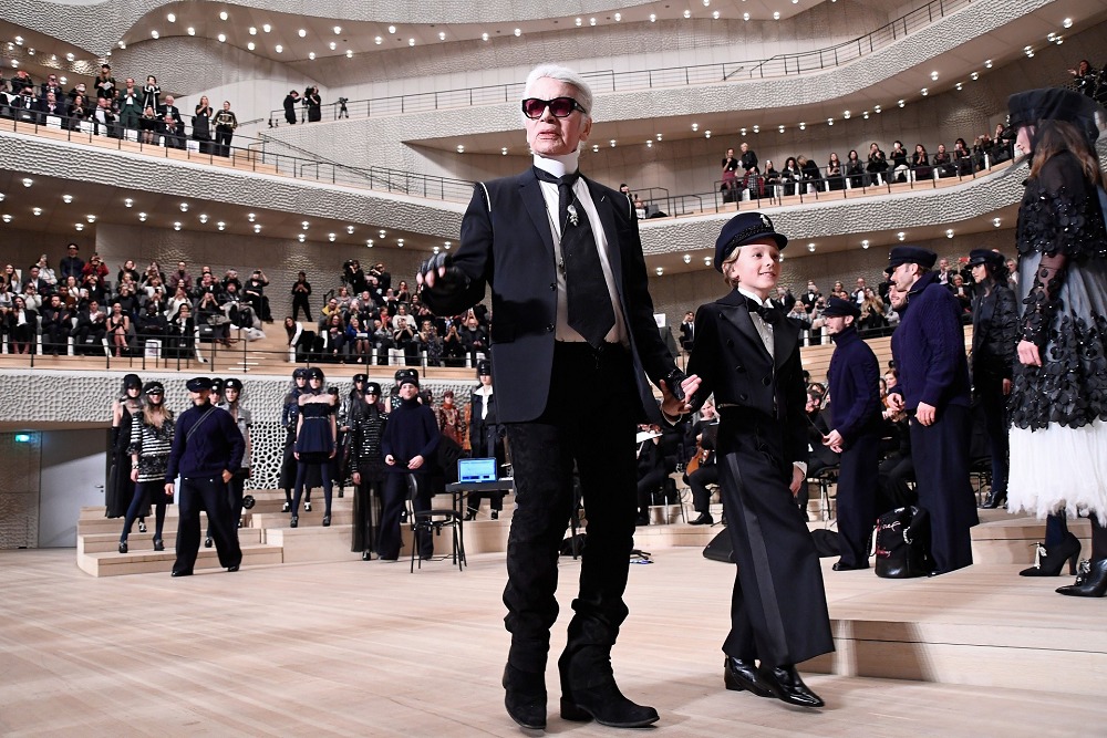 CHANEL Métiers d'Art Fall/Winter 2017/18 Collection