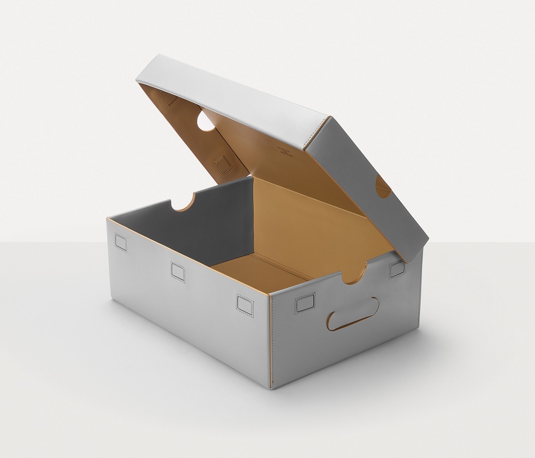 Magnetic closure details