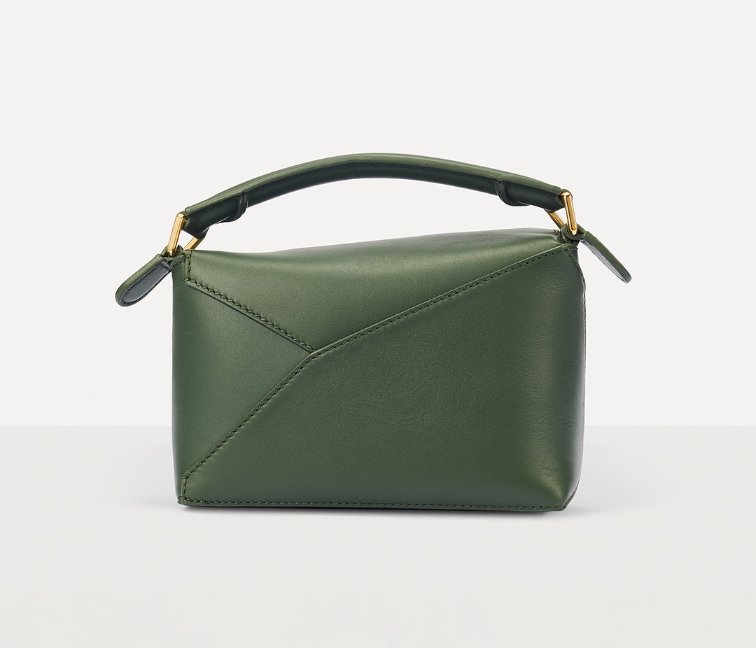 LOEWE Puzzle Bag Back View