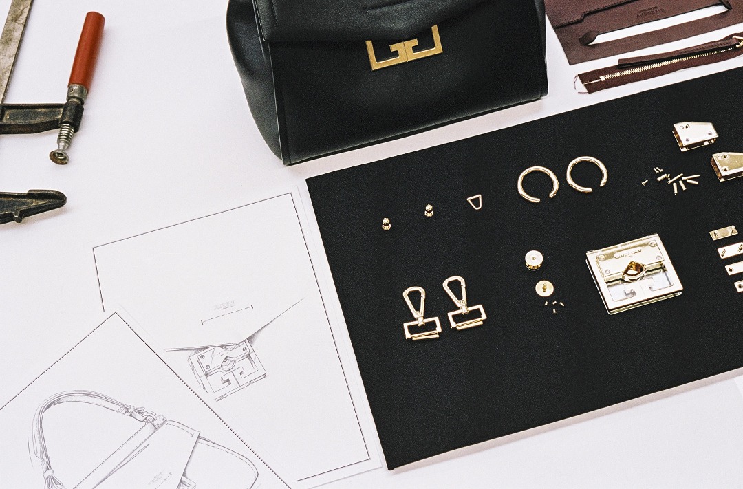 Mystic Bag clasp detail