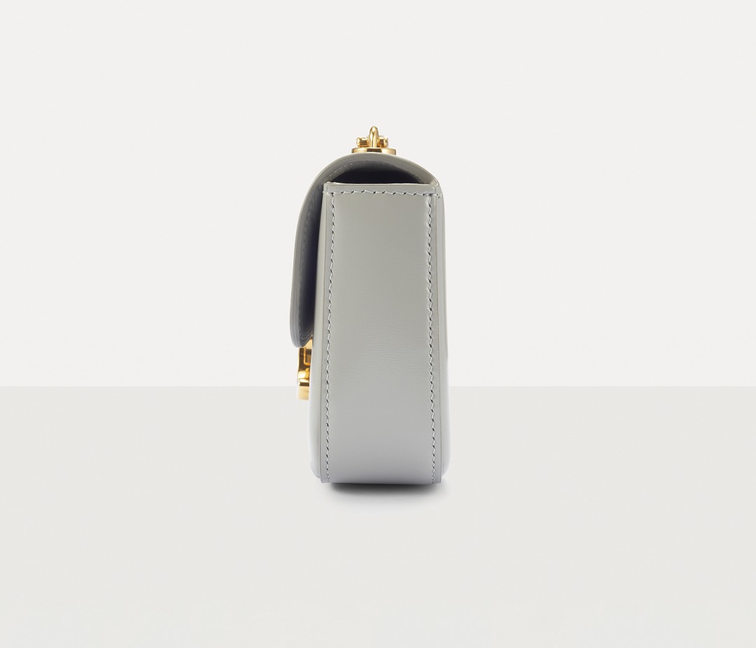 CELINE Triomphe Chain Bag Detail