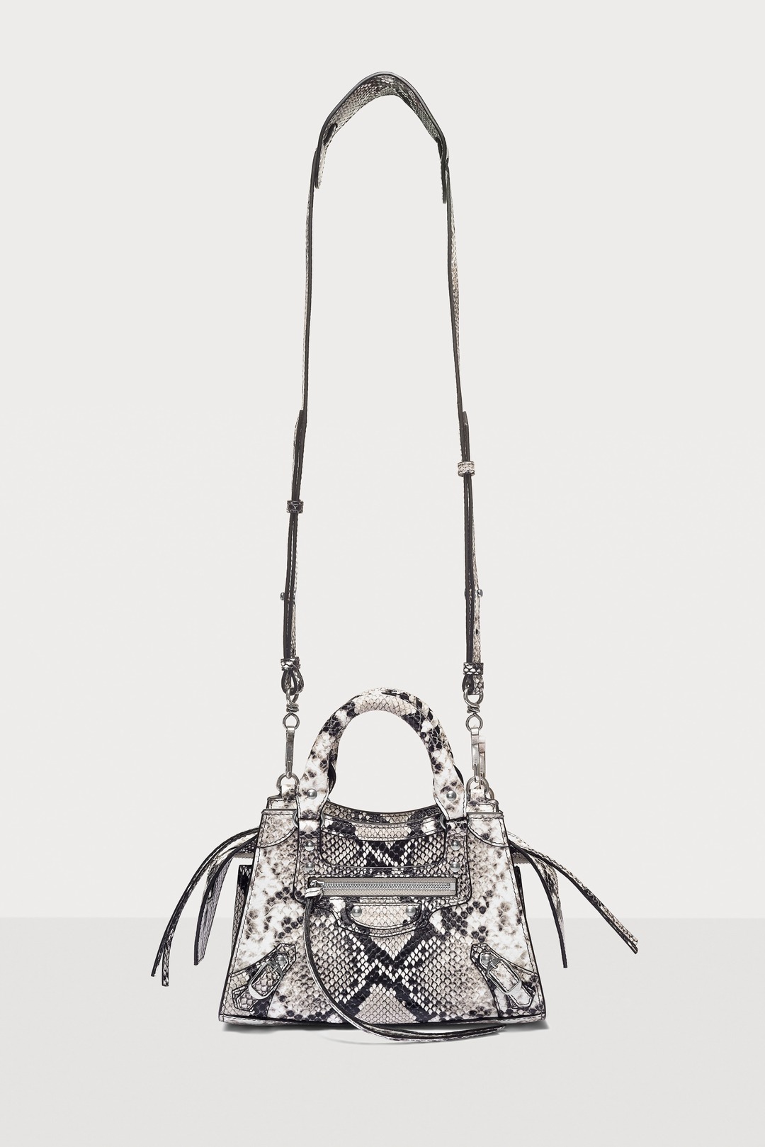 Detachable strap detail