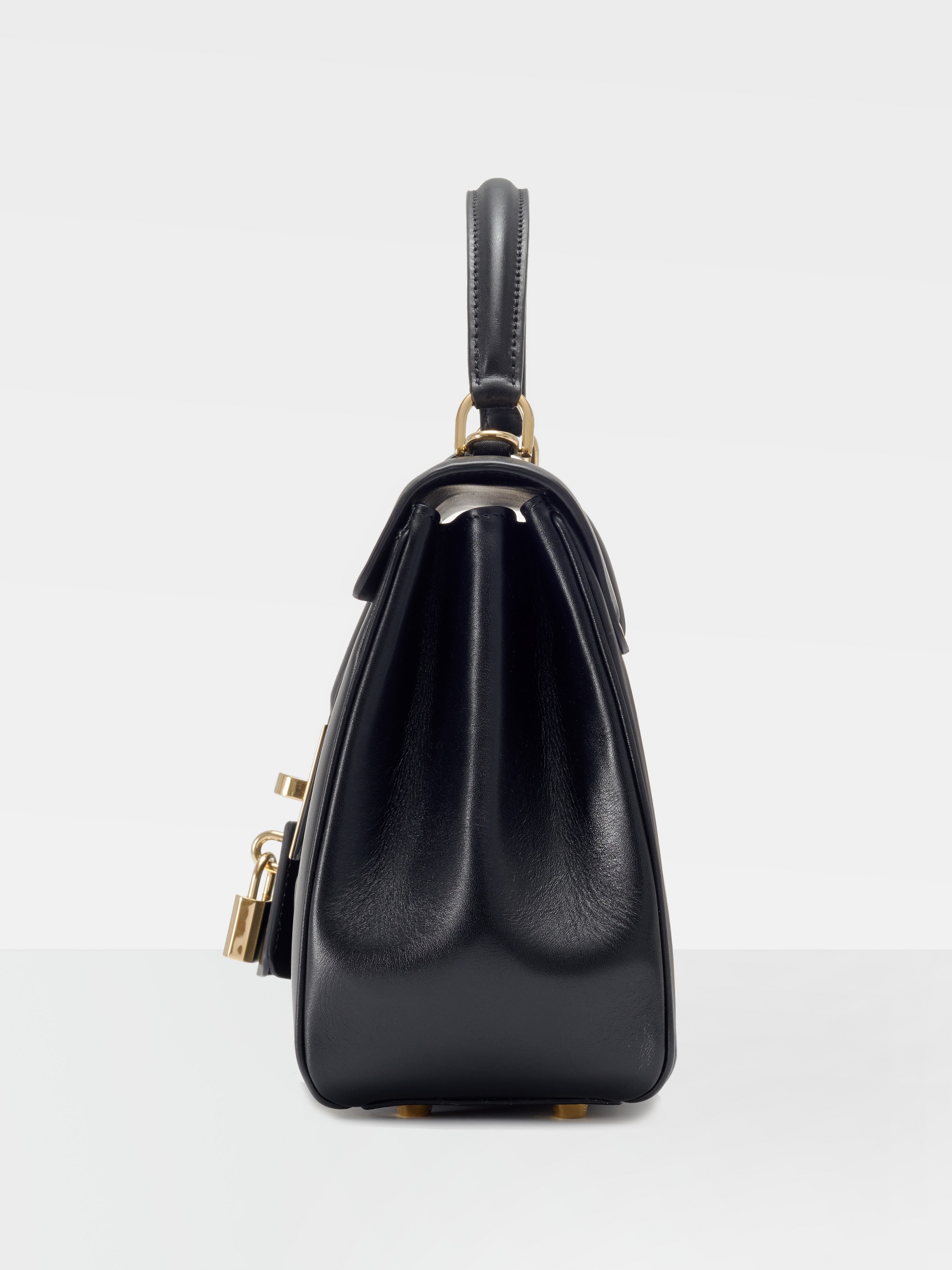 CELINE 16 Interior Organization