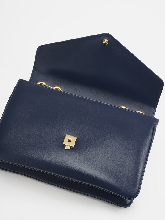 Gucci Rajah Clasp Open