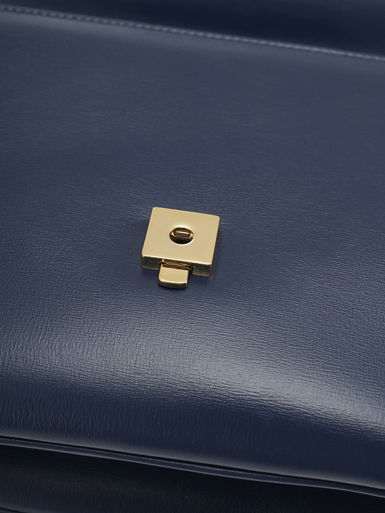 Gucci Rajah Clasp Mechanism
