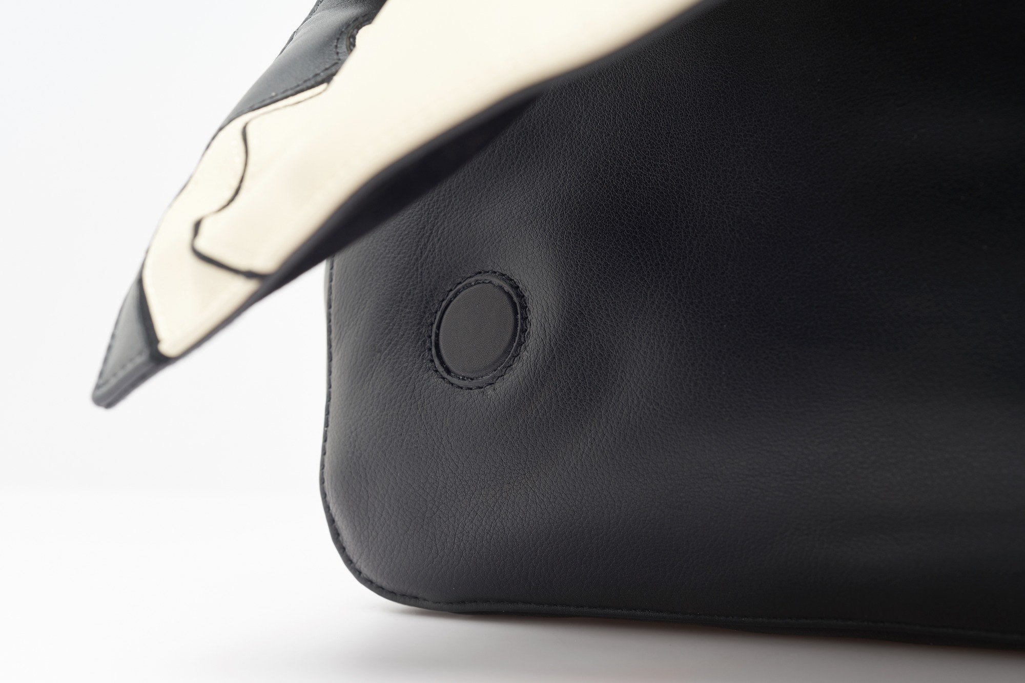 Magnetic Closure Detail