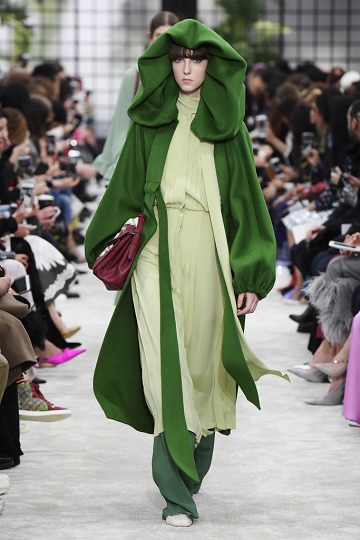 Valentino FW18 Runway Look 3