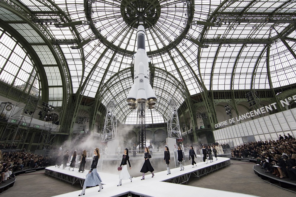 CHANEL Fall/Winter 2017 Fashion Show