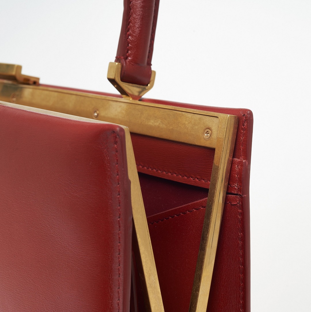 Side profile detail