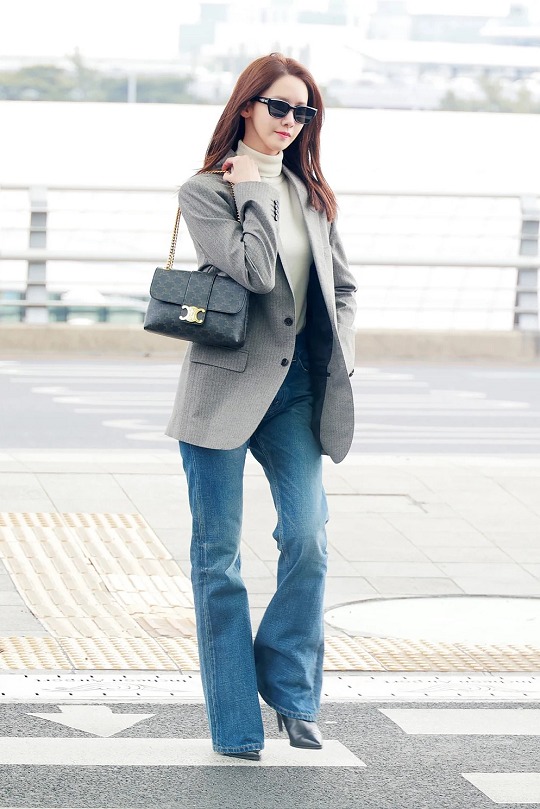 Yoona with Victoire Bag