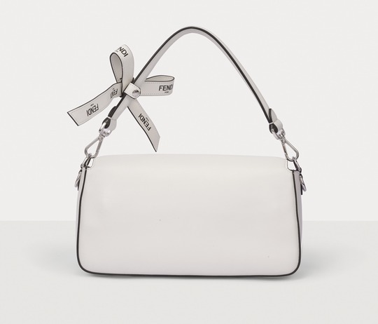 Baguette Bag Magnetic Closure