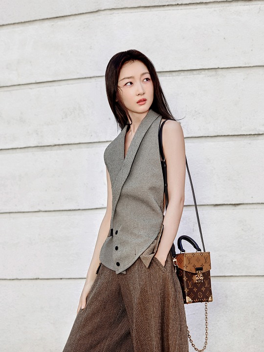Styled by Zhou Dongyu